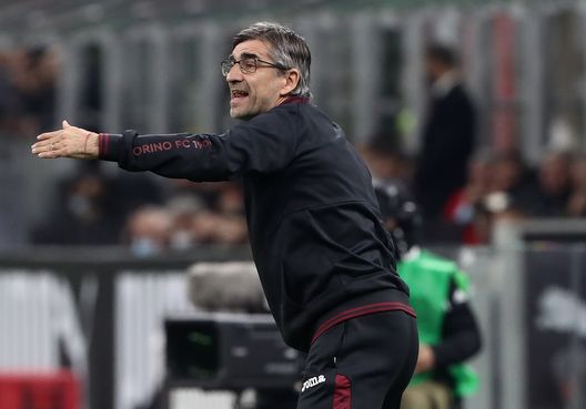 MILAN, ITALY - OCTOBER 26: Ivan Juric, Head Coach of Torino FC gives their side instrcutions during the Serie A match between AC Milan and Torino FC at Stadio Giuseppe Meazza on October 26, 2021 in Milan, Italy. (Photo by Marco Luzzani/Getty Images) Toro, con la Samp servirà più attenzione in fase difensiva: occhio a Caputo e Candreva- immagine 2