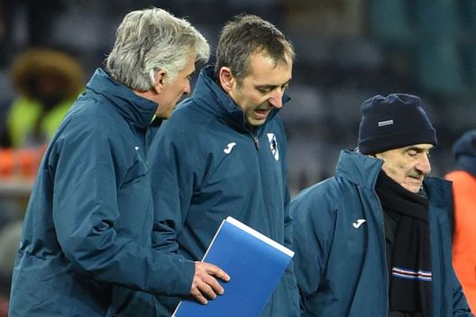 GENOA, ITALY - FEBRUARY 12: Marco Giampaolo head coach and Francesco Conti second coach of Sampdoria at the end of first time of Serie A match between UC Sampdoria andv Bologna FC at Stadio Luigi Ferraris on February 12, 2017 in Genoa, Italy. (Photo by Paolo Rattini/Getty Images) Toro, chi è Francesco Conti: il vice di Giampaolo che potrebbe sostituirlo contro l’Inter- immagine 2