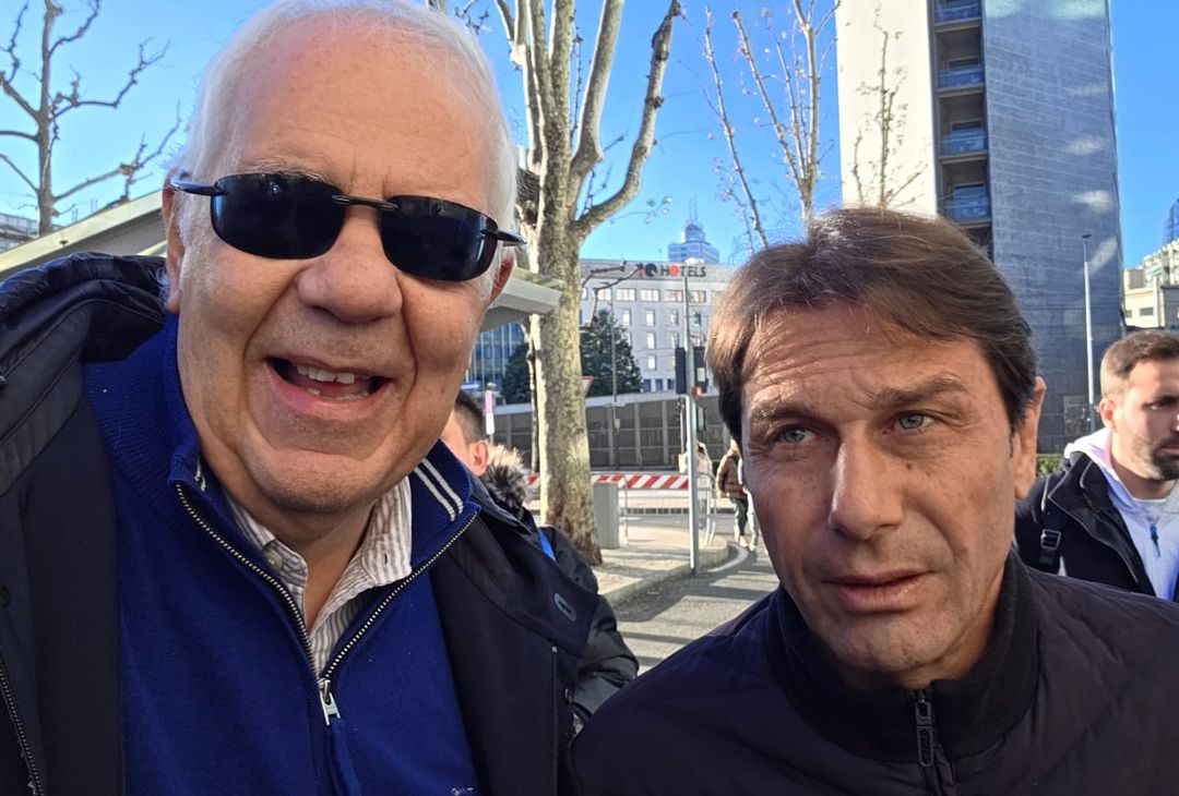 Il Napoli lascia l’albergo per la rifinitura: foto e autografi con i tifosi – LE FOTO - immagine 3