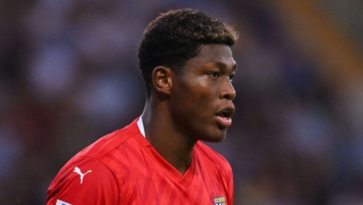 PARMA, ITALY - AUGUST 24: Zion Suzuki of Parma calcio looks on during the Serie match between Parma and Milan at Stadio Ennio Tardini on August 24, 2024 in Parma, Italy. (Photo by Alessandro Sabattini/Getty Images) Parma, oggi l’intervento per Suzuki: i tempi di recupero saranno definiti dopo che… - immagine 1
