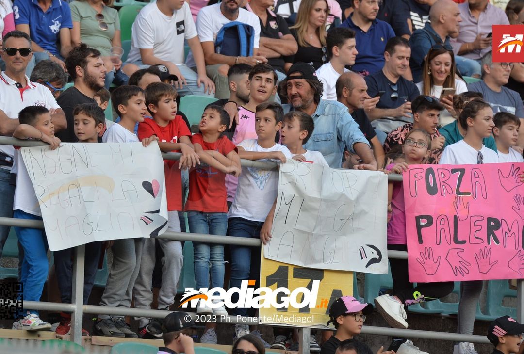 FOTOTIFO Palermo-Lecco, gli scatti ai tifosi al “Renzo Barbera” (GALLERY) - immagine 11