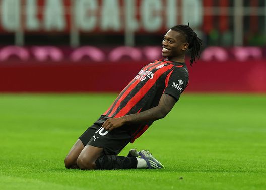Milano, Italia - 24 ottobre 2025: Rafael Leão esulta dopo aver segnato contro il Pisa. (Foto di Claudio Villa/AC Milan via Getty Images) Atalanta-Milan, un film Marvel per il big match di Serie A- immagine 2