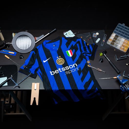 Inter e Nike presentano l’iconica maglia della seconda stella per la stagione 2024/25- immagine 2