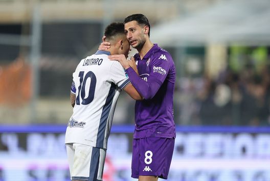 FLORENCE, ITALY - FEBRUARY 6: Lautaro Martinez with Rolando Mandragora (Photo by Gabriele Maltinti/Getty Images)