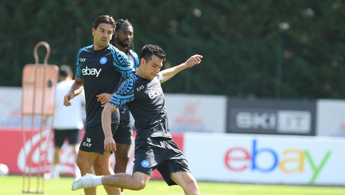 NAPLES, ITALY - JULY 18: Hirving Lozano of Napoli on July 18, 2023 in Naples, Italy. (Photo by SSC NAPOLI/SSC NAPOLI via Getty Images) Schira: “Vi svelo il futuro di Lozano. Danso? Il Lens spara alto. Su Zielinski…” - immagine 1