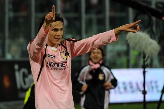 PALERMO, ITALIA - MARZO 20: Edinson Cavani, con la maglia del Palermo. (Foto di Tullio M. Puglia/Getty Images) Cavani, il Matador che ha conquistato il mondo con i suoi gol- immagine 3