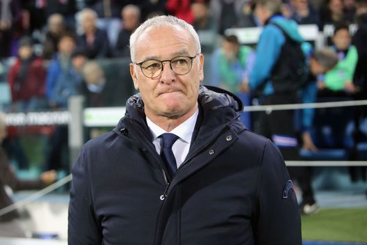 CAGLIARI, ITALY - DECEMBER 02: Sampdoria's coach Claudio Ranieri looks on during the Serie A match between Cagliari Calcio and UC Sampdoria at Sardegna Arena on December 2, 2019 in Cagliari, Italy. (Photo by Enrico Locci/Getty Images) Oliveira ricorda Ranieri: “Grande tecnico, in viola mi ha insegnato tanto”- immagine 2