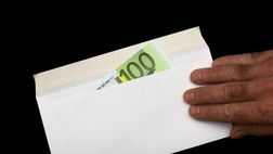 ”Ti dò 1000 euro, e tu perdi. Pochi? Ok, 3000, e basta”