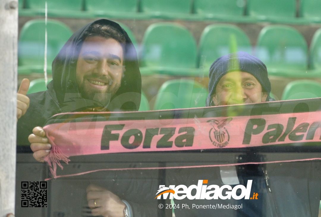 FOTOTIFO Palermo-Bari 3-0, gli scatti ai tifosi al “Renzo Barbera” (GALLERY) - immagine 29