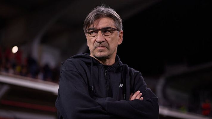 CREMONA, ITALY - OCTOBER 25: Ivan Juric, Head Coach of Atalanta looks on during the Serie A match between US Cremonese and Atalanta BC at Stadio Giovanni Zini on October 25, 2025 in Cremona, Italy. (Photo by Emmanuele Ciancaglini/Getty Images) Juric risponde a Carnesecchi: “Ha sbagliato, parlare meno e lavorare di più! Lookman e Scamacca…” - immagine 1