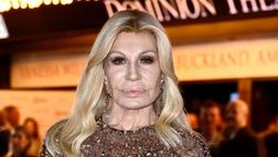 Versace, Donatella lascia il ruolo da direttore creativo. Arriva Dario Vitale