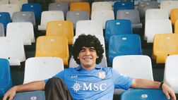 Maradona e la maglia del Napoli, accordo benefico: fondi alla Fondazione Santobono
