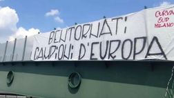 Il ritorno a Malpensa dell’Inter abbattuta: in autostrada lo striscione rossonero