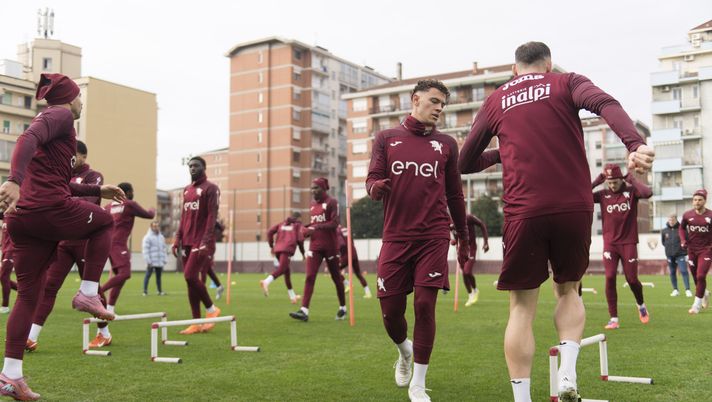 TURIN, ITALY - DECEMBER 17: Kristjan Asllani of Torino FC during the Torino FC Training Session at Stadio Filadelfia on December 17, 2025 in Turin, Italy. (Photo by Stefano Guidi - Torino FC/Torino FC 1906 via Getty Images) Torino, il punto dall’infermeria: granata al completo tranne Masina e Coco - immagine 1