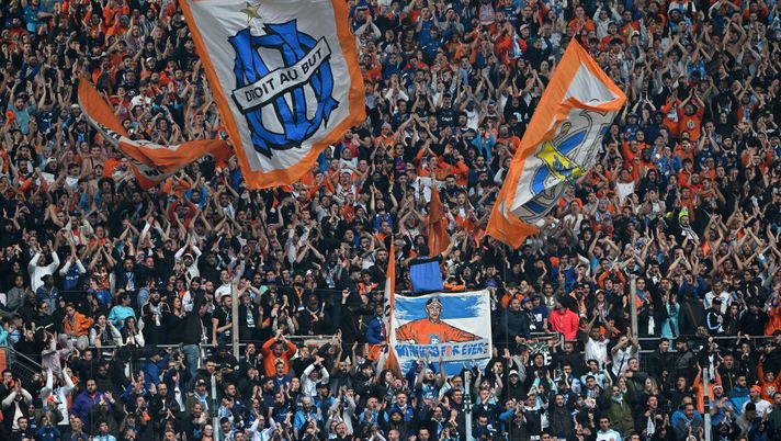 Olympique Marsiglia nel caos: i tifosi assaltano la tribuna presidenziale - immagine 1