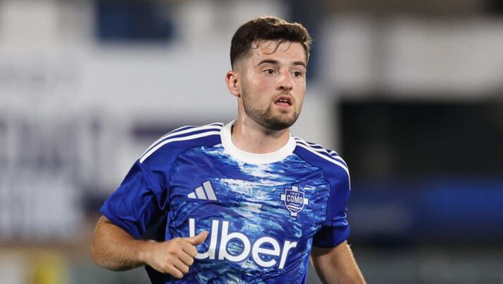 COMO, ITALY - JULY 23: Martin Baturina of Como in action during the Como Cup played between Como and Al-Ahli at Giuseppe Sinigaglia Stadium on July 23, 2025 in Como, Italy. (Photo by Claudio Villa/Getty Images) Cosa fare con questi sei casi al fanta: Baturina, Gimenez, Lookman, Mkhitaryan, Kuhn e Lewis Ferguson- immagine 1
