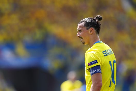 Zlatan Ibrahimovic della Svezia in azione durante la partita del Gruppo E di UEFA EURO 2016 tra Italia e Svezia allo Stadio Municipal il 17 giugno 2016 a Tolosa, Francia. (Foto di Dean Mouhtaropoulos/Getty Images)