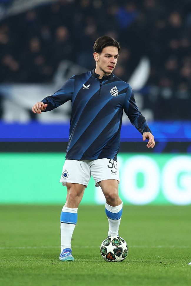 BERGAMO, ITALY - FEBRUARY 18: Ardon Jashari of Club Brugge KV warms up prior to the UEFA Champions League 2024/25 League Knockout Play-off second leg match between Atalanta BC and Club Brugge KV at Gewiss Stadium on February 18, 2025 in Bergamo, Italy. (Photo by Francesco Scaccianoce/Getty Images) Dal Belgio frecciatine al Milan per le frasi di Tare e Scaroni, mentre Brugge è discreto- immagine 4