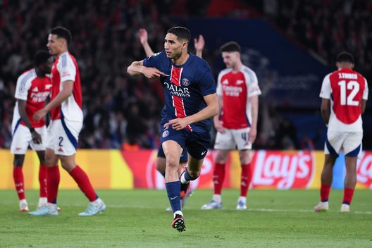 Achraf Hakimi esulta dopo il gol del raddoppio del PSG (Foto di David Ramos/Getty Images) Au revoir, Arsenal: il PSG è finalmente diventato grande?- immagine 3