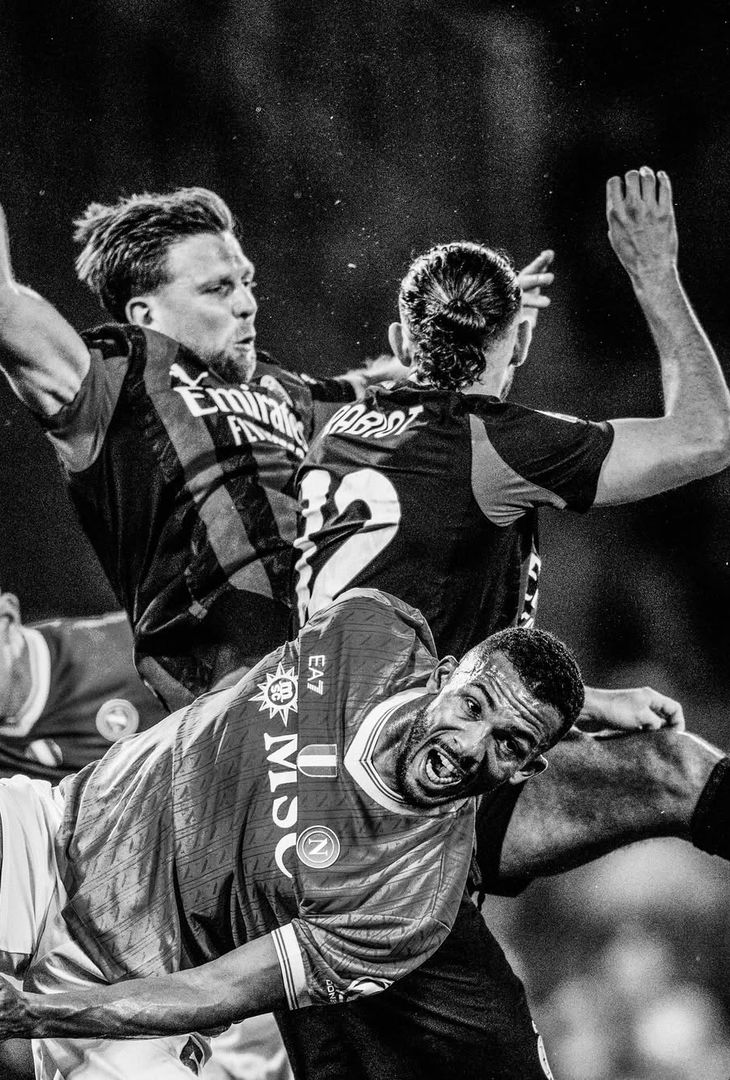 Spavalderia in bianco e nero per Napoli-Milan: scontro tra stelle! – LE FOTO - immagine 12