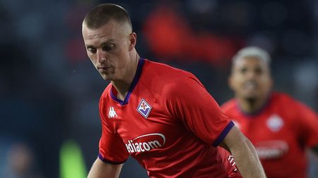 EMPOLI, ITALY - SEPTEMBER 29: Albert Gudmundsson of ACF Fiorentina in action during the Serie A match between Empoli and Fiorentina at Stadio Carlo Castellani on September 29, 2024 in Empoli, Italy. (Photo by Gabriele Maltinti/Getty Images)