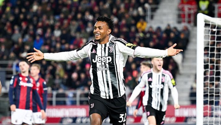 BOLOGNA, ITALY - DECEMBER 14: Juan Cabal of Juventus celebrates 0-1 goal during the Serie A match between Bologna FC 1909 and Juventus FC at Renato Dall'Ara Stadium on December 14, 2025 in Bologna, Italy. (Photo by Daniele Badolato - Juventus FC/Juventus FC via Getty Images) I voti di Bologna-Juve al fanta: la scelta su Bremer! Locatelli come Cabal e più Yildiz, affonda Heggem - immagine 1