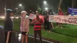 La polizia usa proiettili di gomma contro i tifosi coinvolti nelle proteste alla festa di Gabigol
