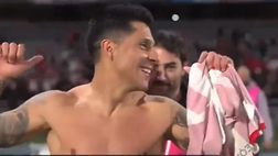 Sfottò da Superclásico, Enzo Pérez mostra il tatuaggio del River ai tifosi del Boca