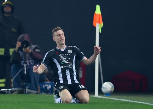 UDINE, ITALIA - 02 MARZO: Adam Buksa dell'Udinese esulta dopo aver segnato il terzo gol della sua squadra durante la partita di Serie A tra Udinese Calcio e ACF Fiorentina allo Stadio Friuli il 02 marzo 2026 a Udine, Italia. (Foto di Timothy Rogers/Getty Images) Milan-Udinese, il punto sugli infortunati: Gabbia torna, Zemura out e Buksa in forse- immagine 2