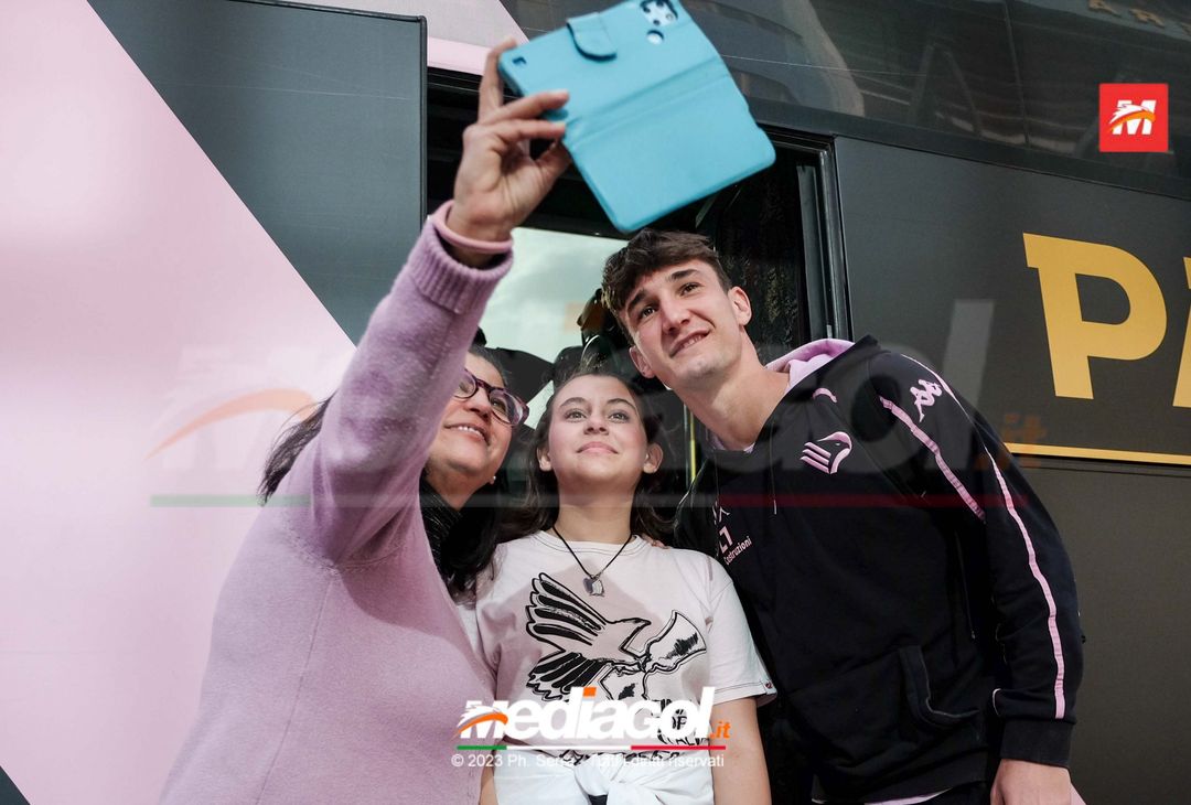 FOTO Südtirol-Palermo, la squadra in partenza dallo stadio “Renzo Barbera” (GALLERY) - immagine 44