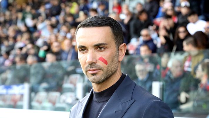 CAGLIARI, ITALY - NOVEMBER 26: Raffaele Palladino coach of Monza with a red sign on his face in support of the International Day for the Elimination of Violence Against womenduring the Serie A TIM match between Cagliari Calcio and AC Monza at Sardegna Arena on November 26, 2023 in Cagliari, Italy. (Photo by Enrico Locci/Getty Images) Monza, Palladino: “Non eravamo come al solito, potevamo anche perdere…” - immagine 1