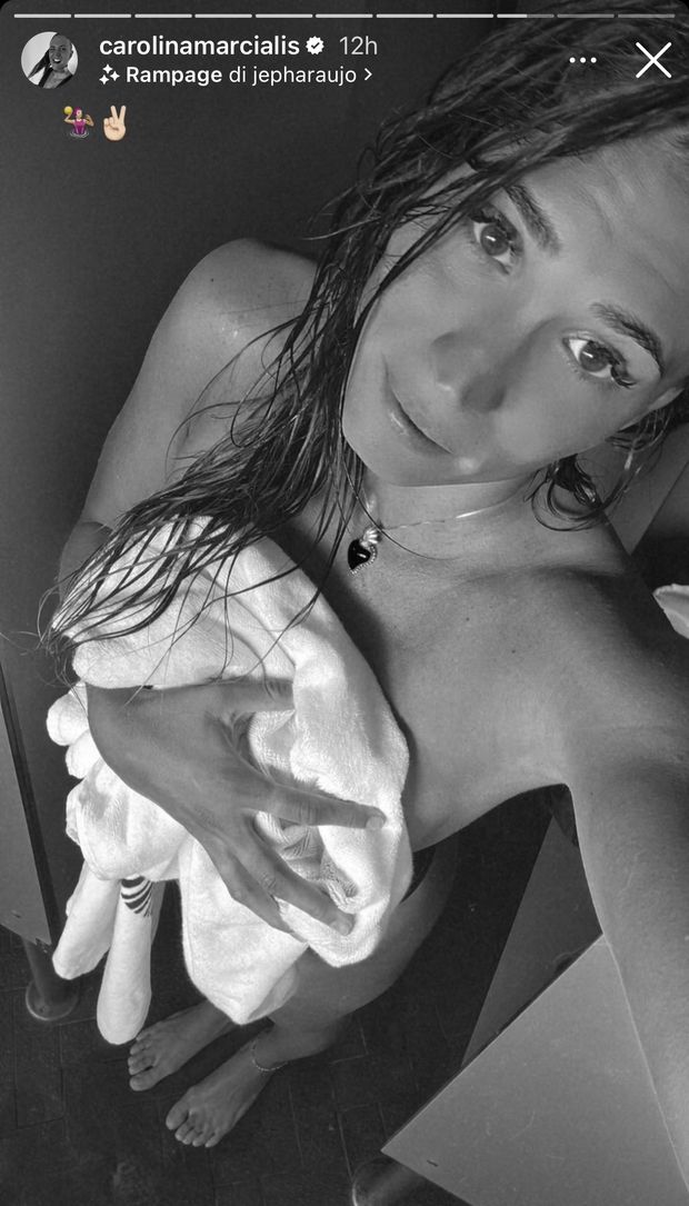 Carolina, foto piccante post doccia. Lady Cassano infiamma il web col suo fisico sexy- immagine 2