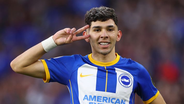 BRIGHTON, ENGLAND - MAY 24: Julio Enciso of Brighton & Hove Albion celebrates after scoring the team's first goal during the Premier League match between Brighton & Hove Albion and Manchester City at American Express Community Stadium on May 24, 2023 in Brighton, England. (Photo by Clive Rose/Getty Images) Roma: occhi su Enciso, il “Papu Gomez” del Brighton che Gasp voleva all’Atalanta - immagine 1