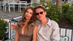 Domenica di relax per McTominay e la sua Cam: aperitivo con vista per i due – LA FOTO