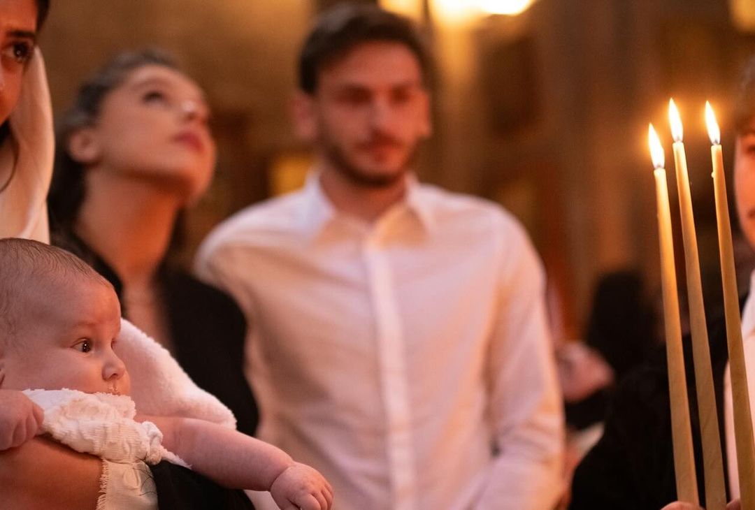 Su Instagram la moglie Nitsa ha pubblicato le immagini del battesimo