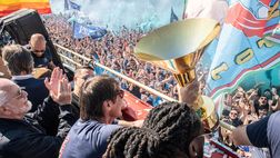 Napoli, Conte show: canta ‘o surdato ‘nnammurato a squarciagola | VIDEO