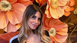 Stefania Macario, domenica tra le zucche. Lady Di Gennaro incanta col suo décolleté