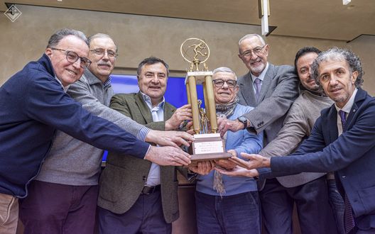 La coppa vinta dalla Fiorentina nel 1965 a New York torna a Firenze- immagine 2