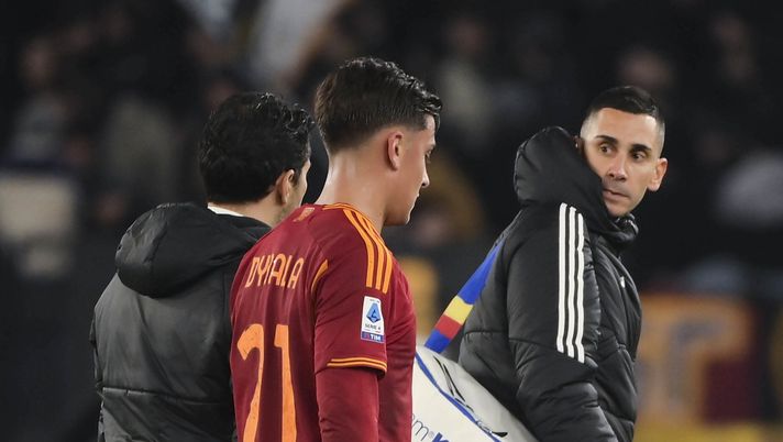 Roma, lesione al flessore della coscia destra per Dybala. Out tre settimane - immagine 1