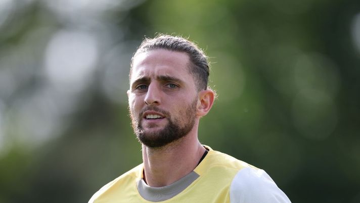 Milan, Rabiot subito al lavoro: calci piazzati, corse. E sui tiri ... | VIDEO