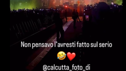 Orsolini se la ride, Calcutta l’ha fatto sul palco: “…e il Bologna in Champions League”