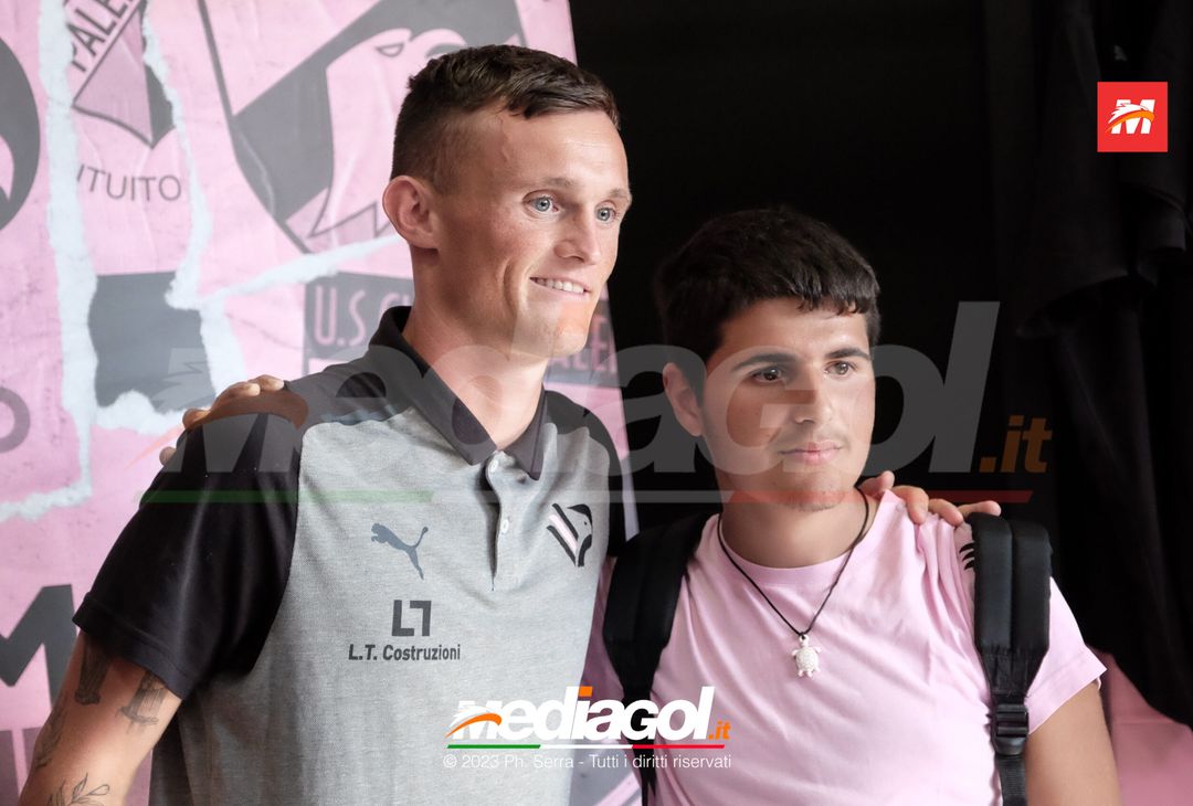 FOTO PALERMO: Liam Henderson incontra i tifosi allo Store Ufficiale (GALLERY) - immagine 47