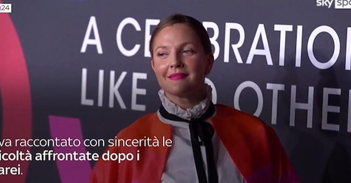 VIDEO / Barrymore non indosserà più reggiseni: “Sono troppo vecchia”