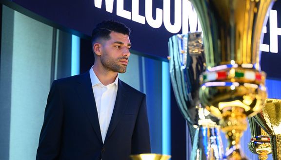 MILAN, ITALY - JULY 10: FC Internazionale unveil signing Mehdi Taremi at Inter Headquarters on July 10, 2024 in Milan, Italy. (Photo by Mattia Pistoia - Inter/Inter via Getty Images) Corriere Bergamo – Lookman: Atalanta, Fulham e Inter, incastro di mercato. E c’entra Taremi- immagine 2
