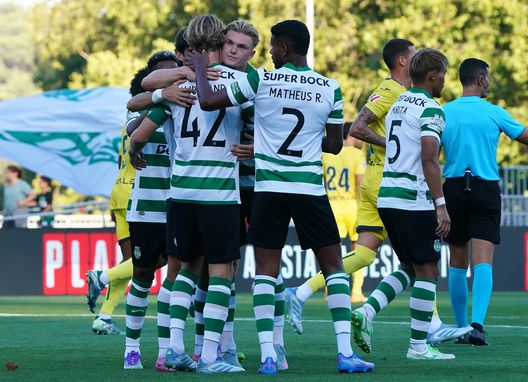 OEIRAS, PORTUGAL - JULY 25: Morten Hjulmand of Sporting CP celebrates with teammates after scoring a goal during the Pre-Season Friendly match between Sporting CP and Villarreal at Estadio Nacional on July 25, 2025 in Oeiras, Portugal. (Photo by Gualter Fatia/Getty Images)