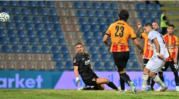 La rete di Guido Gomez in Crotone-Benevento Altamura-Crotone, dove vedere la partita in diretta tv ed in streaming LIVE- immagine 3