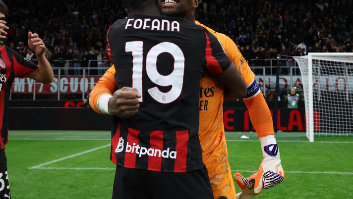 MILAN, ITALY - NOVEMBER 02:  Mike Maignan and Youssouf Fofana of AC Milan celebrate the win at the end of the Serie A match between AC Milan and AS Roma at Giuseppe Meazza Stadium on November 02, 2025 in Milan, Italy. (Photo by Claudio Villa/AC Milan via Getty Images)  milan-roma-1-0-serie-a-le-pagelle-voti-top-flop-news-ultima-ora