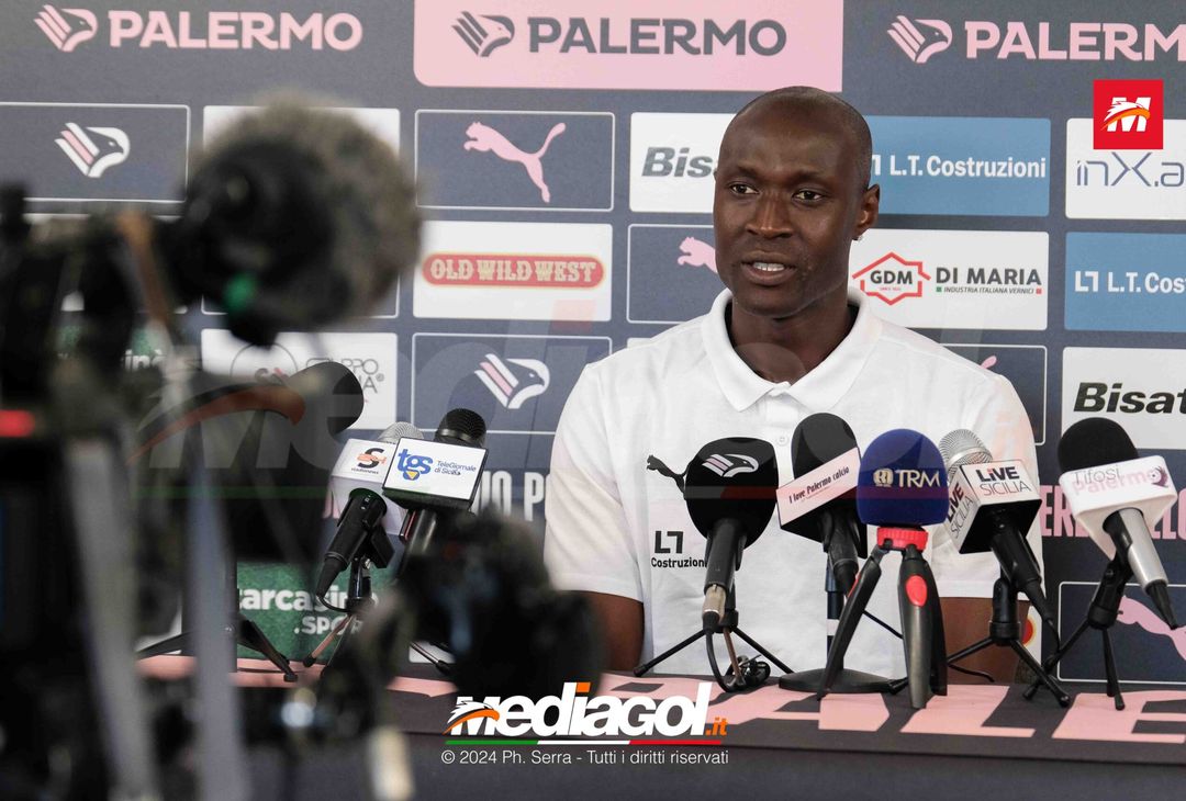 FOTO PALERMO, la presentazione di Alfred Gomis in conferenza (Gallery) - immagine 7