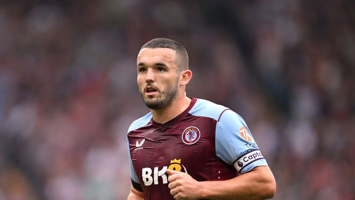 Effetto bagnato, i giocatori dell’Aston Villa furiosi con il fornitore delle maglie - immagine 1