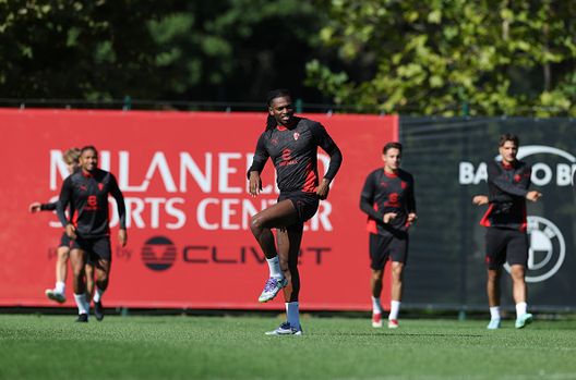 CARNAGO, ITALY - SEPTEMBER 29: Rafael Leao al lavoro oggi a Milanello (Photo by Claudio Villa/AC Milan via Getty Images) Milanello, oggi subito la ripresa: tutte le foto- immagine 2